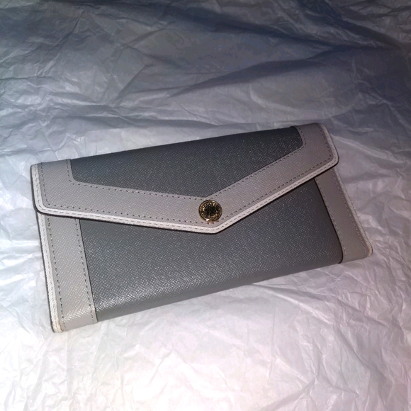 Michael Kors Handbags - NWOT Michael Kors wallet!